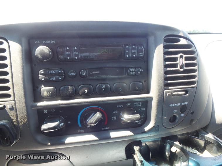 image for item K7552 2001 Ford F150 XL pickup truck