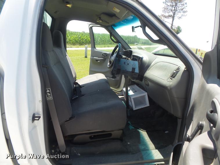 image for item K7552 2001 Ford F150 XL pickup truck