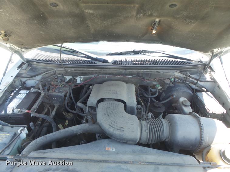 image for item K7552 2001 Ford F150 XL pickup truck