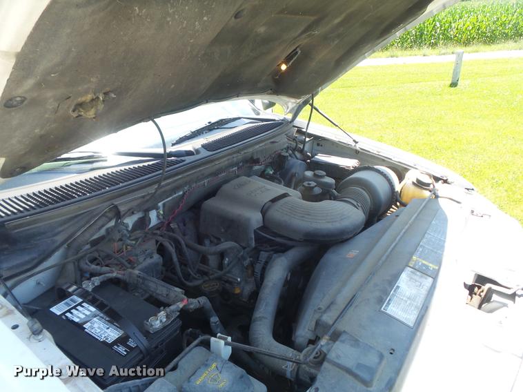 image for item K7552 2001 Ford F150 XL pickup truck