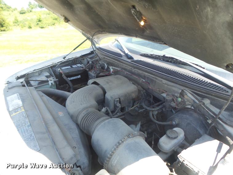 image for item K7552 2001 Ford F150 XL pickup truck