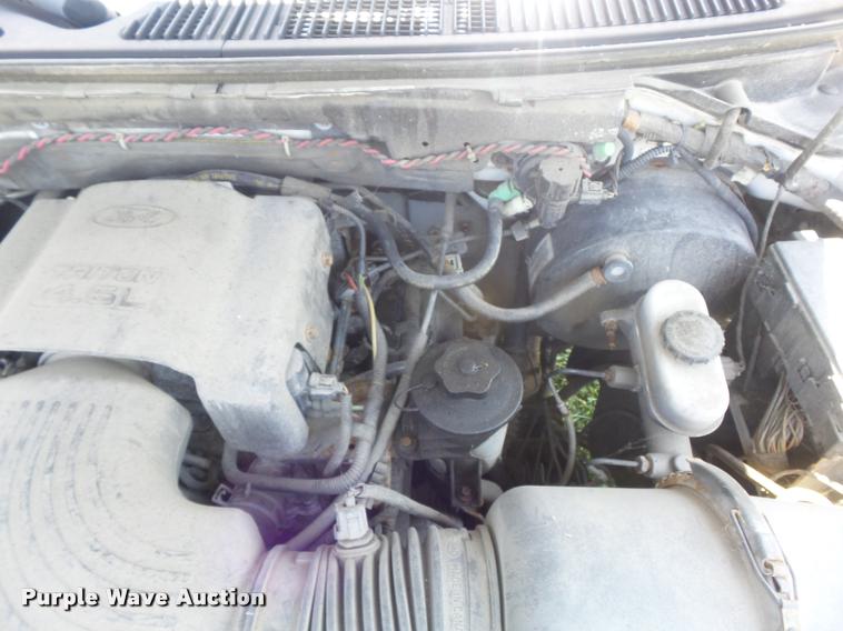 image for item K7552 2001 Ford F150 XL pickup truck