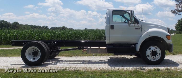 image for item K7553 2004 Ford F750 Super Duty XL truck chassis