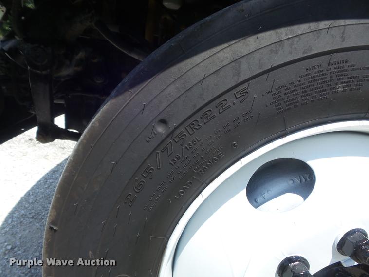 image for item K7553 2004 Ford F750 Super Duty XL truck chassis