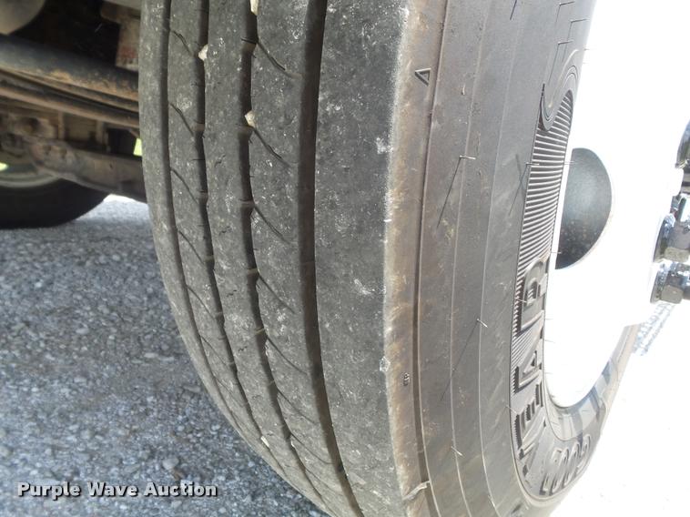 image for item K7553 2004 Ford F750 Super Duty XL truck chassis