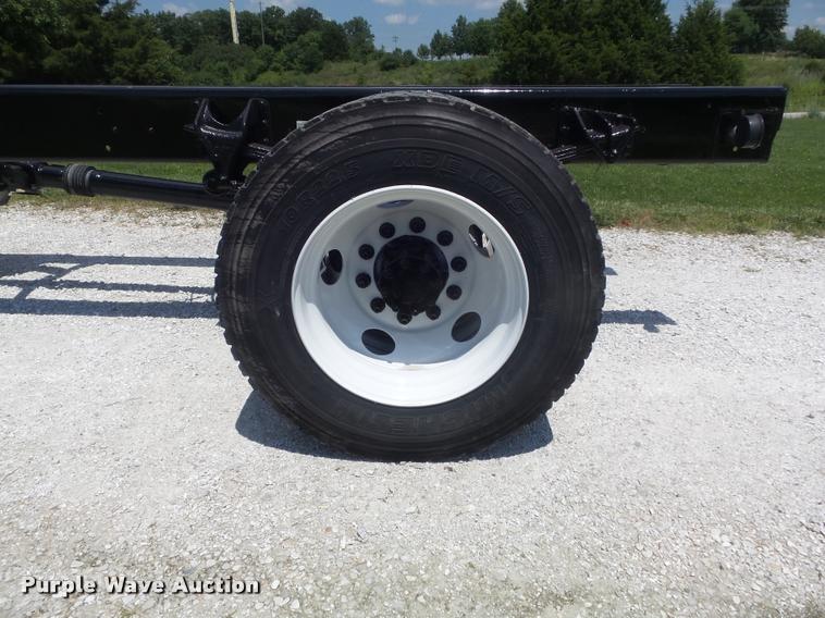 image for item K7553 2004 Ford F750 Super Duty XL truck chassis