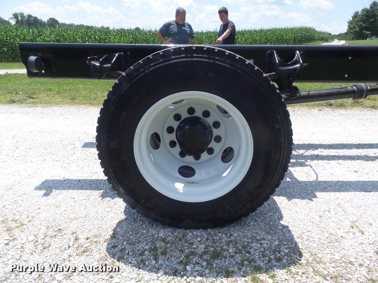 image for item K7553 2004 Ford F750 Super Duty XL truck chassis