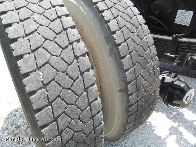 image for item K7553 2004 Ford F750 Super Duty XL truck chassis