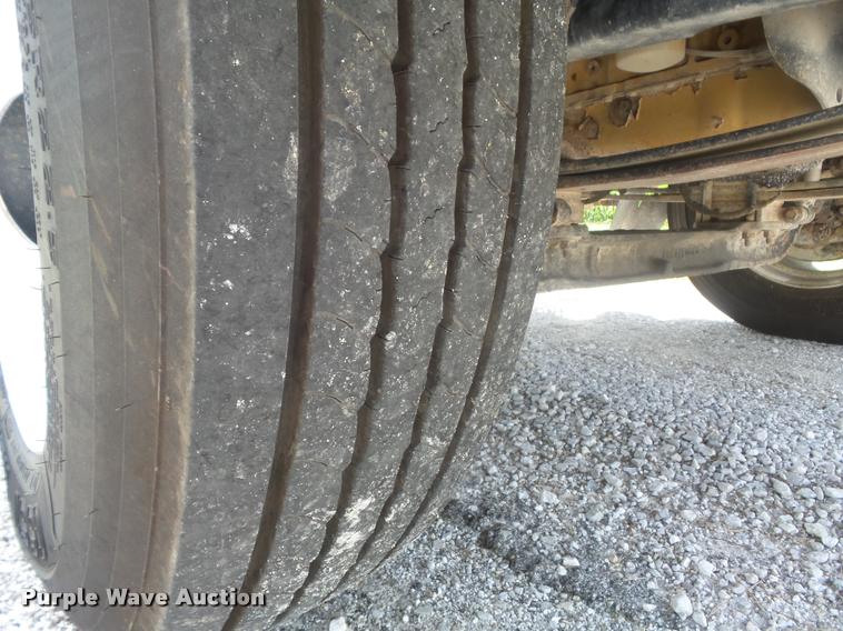 image for item K7553 2004 Ford F750 Super Duty XL truck chassis