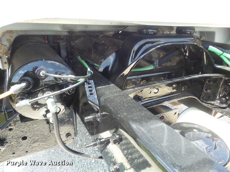 image for item K7553 2004 Ford F750 Super Duty XL truck chassis