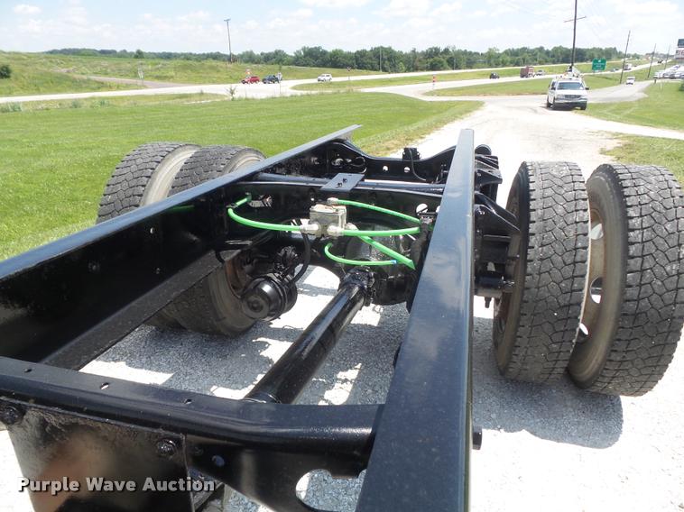 image for item K7553 2004 Ford F750 Super Duty XL truck chassis