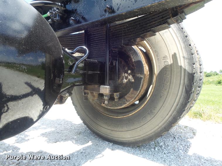 image for item K7553 2004 Ford F750 Super Duty XL truck chassis