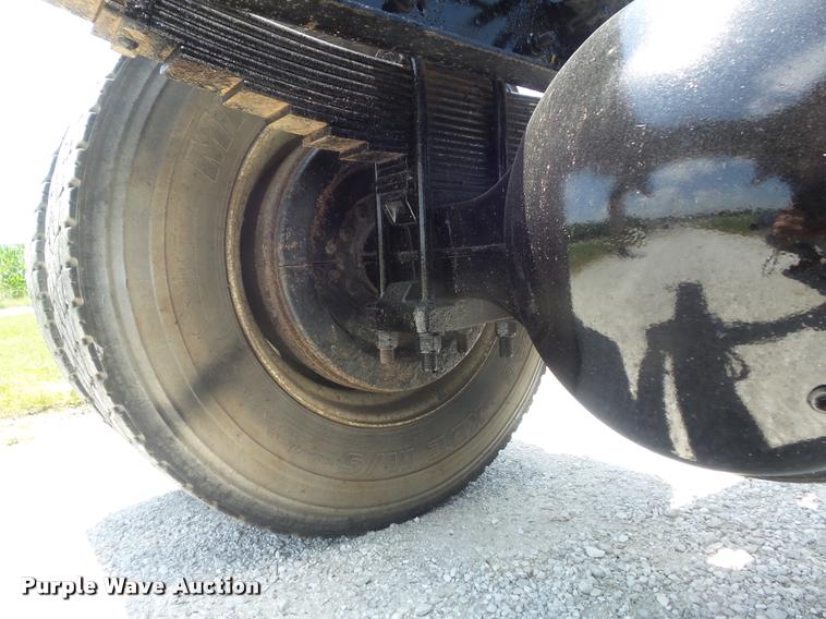 image for item K7553 2004 Ford F750 Super Duty XL truck chassis