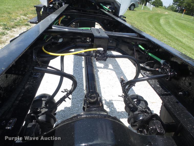 image for item K7553 2004 Ford F750 Super Duty XL truck chassis