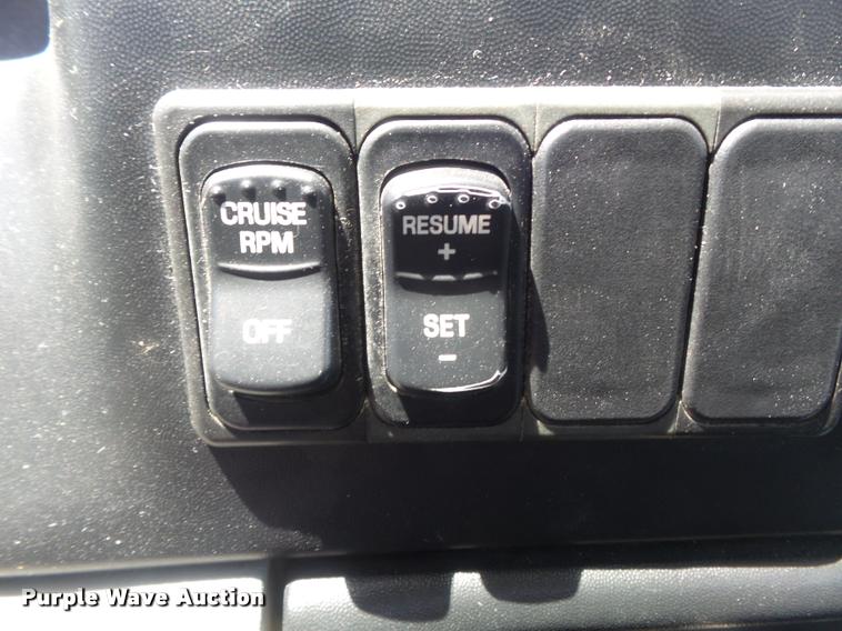 image for item K7553 2004 Ford F750 Super Duty XL truck chassis