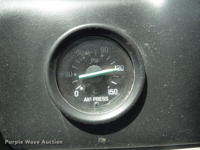 image for item K7553 2004 Ford F750 Super Duty XL truck chassis