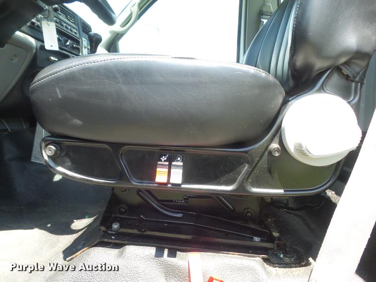 image for item K7553 2004 Ford F750 Super Duty XL truck chassis