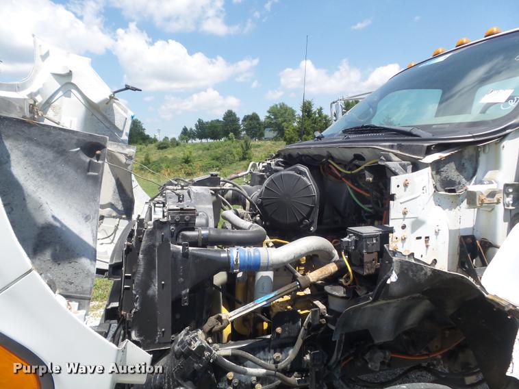 image for item K7553 2004 Ford F750 Super Duty XL truck chassis