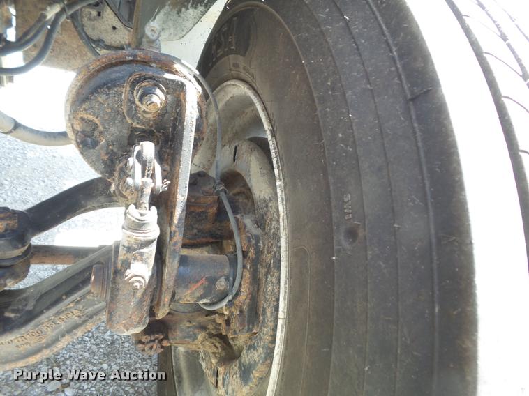 image for item K7553 2004 Ford F750 Super Duty XL truck chassis