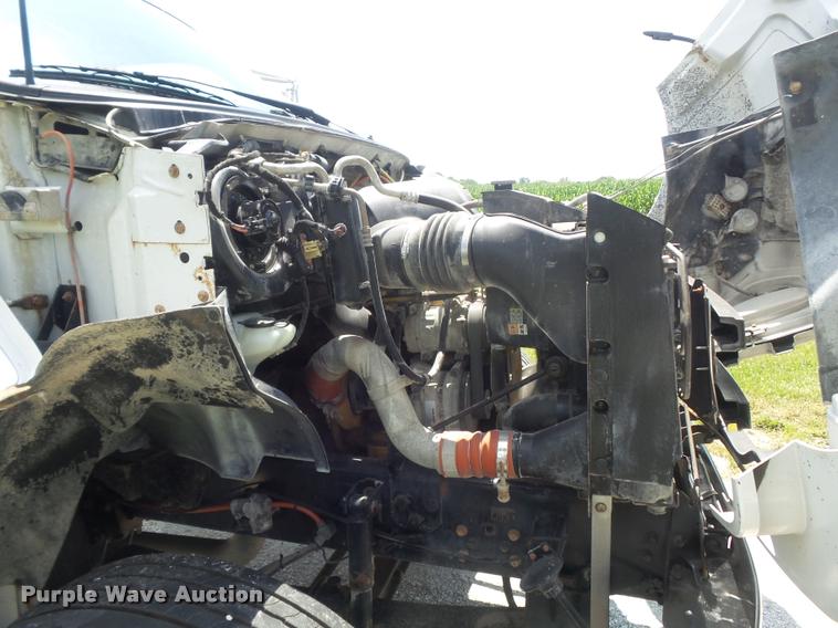 image for item K7553 2004 Ford F750 Super Duty XL truck chassis