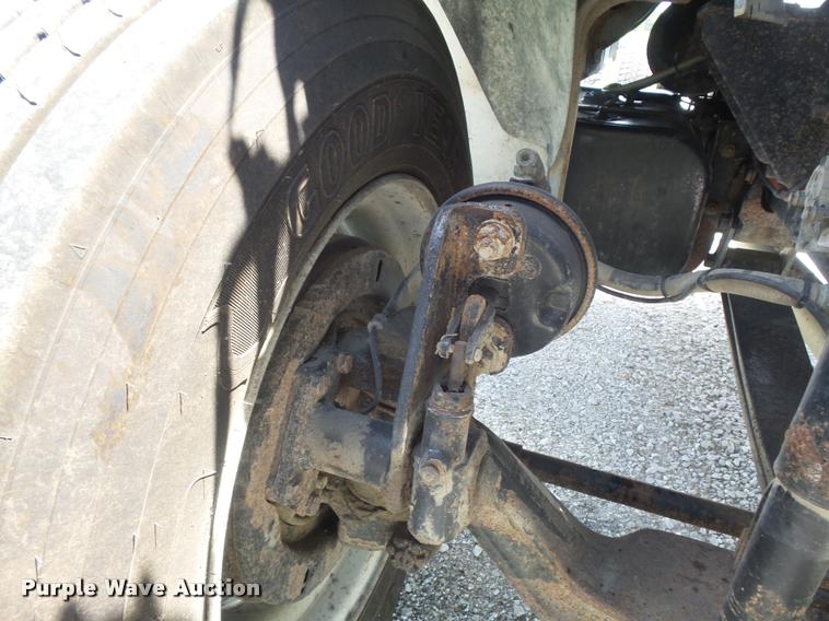 image for item K7553 2004 Ford F750 Super Duty XL truck chassis