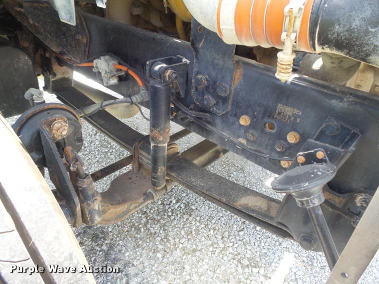 image for item K7553 2004 Ford F750 Super Duty XL truck chassis