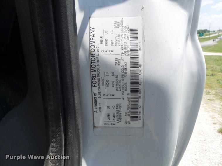 image for item K7553 2004 Ford F750 Super Duty XL truck chassis