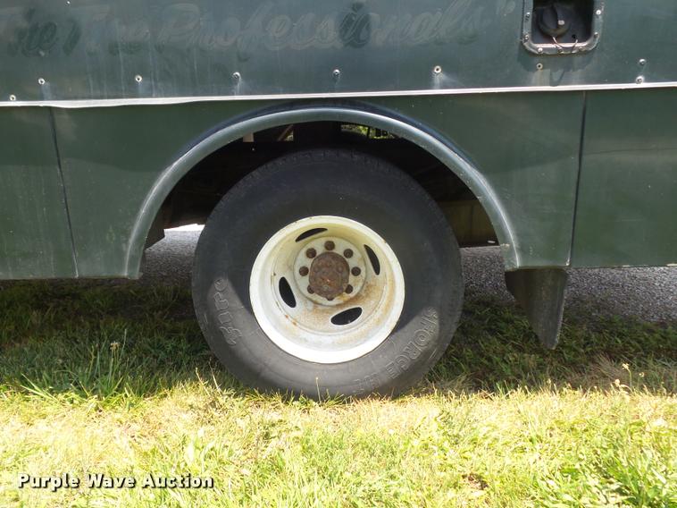 image for item K7556 2001 Ford F350  XL Super Duty service truck