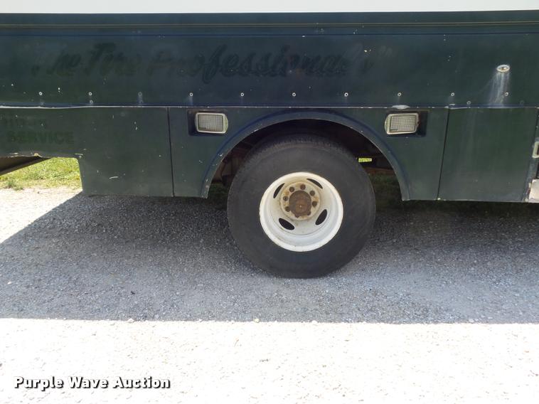 image for item K7556 2001 Ford F350  XL Super Duty service truck