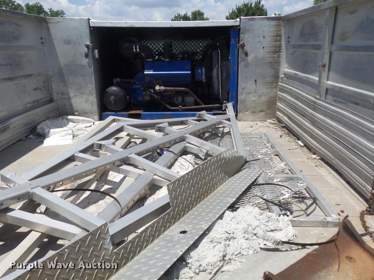 image for item K7556 2001 Ford F350  XL Super Duty service truck