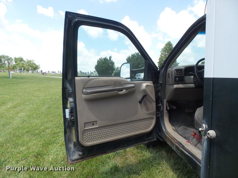 image for item K7556 2001 Ford F350  XL Super Duty service truck