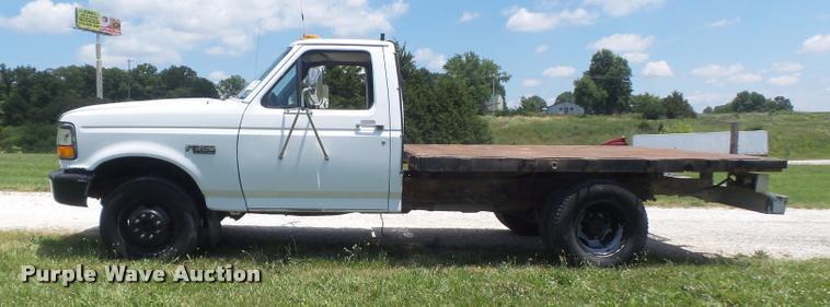 image for item K7557 1996 Ford F350 XL flatbed pickup truck