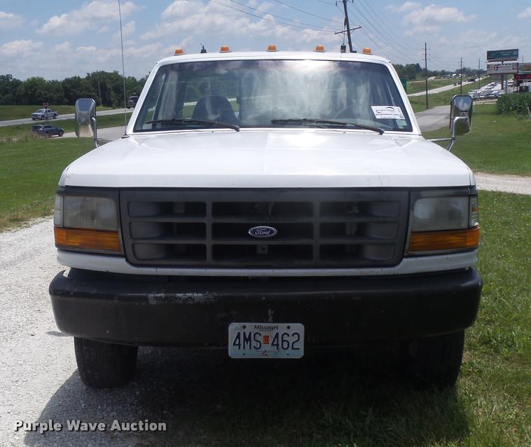 image for item K7557 1996 Ford F350 XL flatbed pickup truck