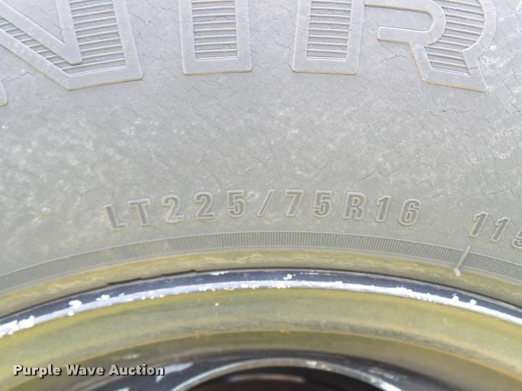 image for item K7557 1996 Ford F350 XL flatbed pickup truck