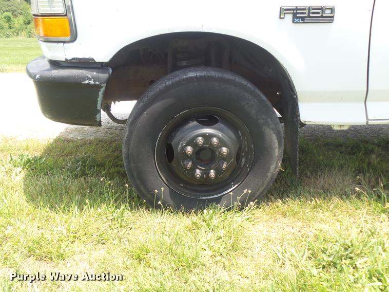 image for item K7557 1996 Ford F350 XL flatbed pickup truck