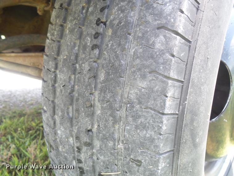 image for item K7557 1996 Ford F350 XL flatbed pickup truck