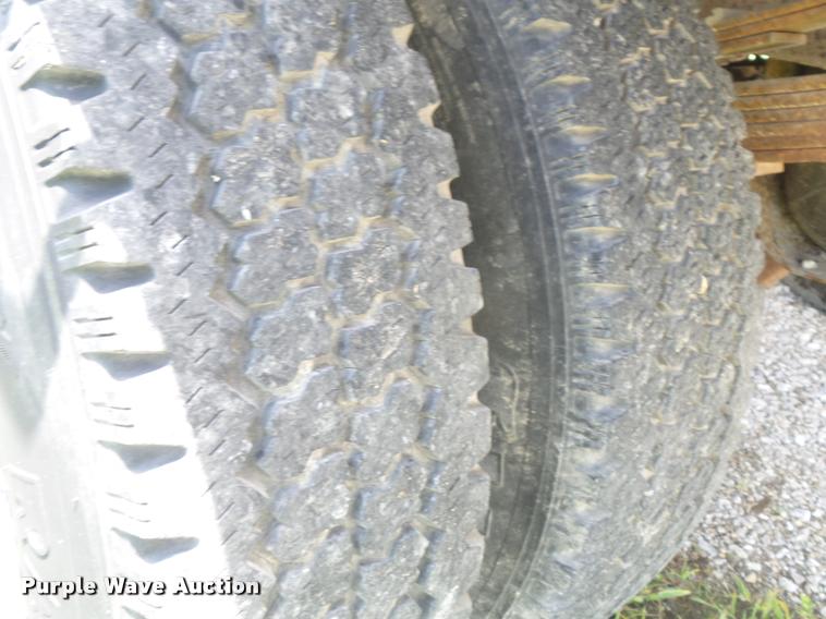 image for item K7557 1996 Ford F350 XL flatbed pickup truck