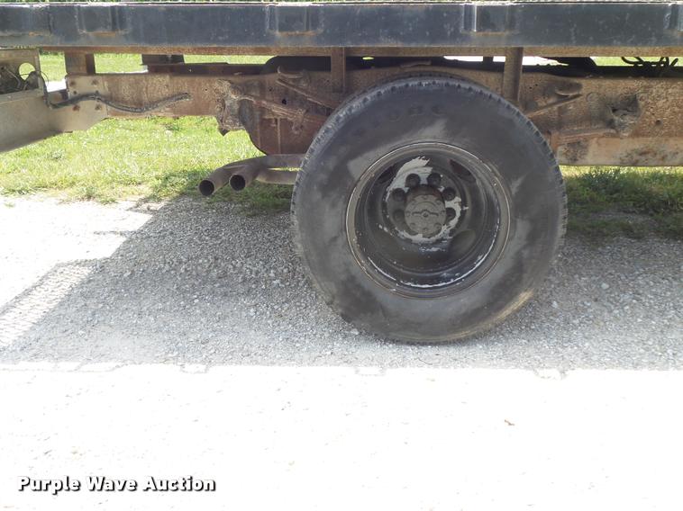 image for item K7557 1996 Ford F350 XL flatbed pickup truck