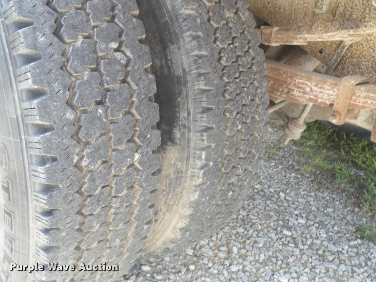 image for item K7557 1996 Ford F350 XL flatbed pickup truck