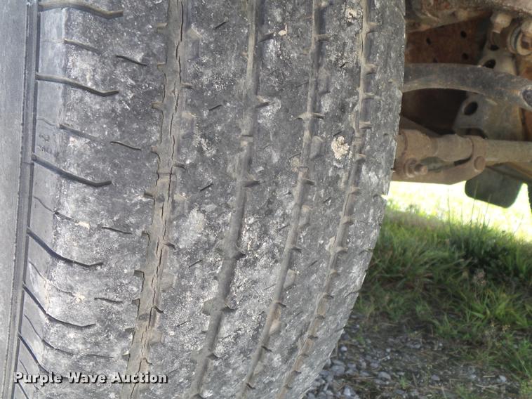 image for item K7557 1996 Ford F350 XL flatbed pickup truck