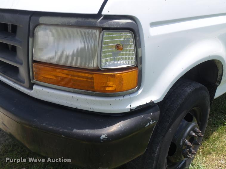 image for item K7557 1996 Ford F350 XL flatbed pickup truck