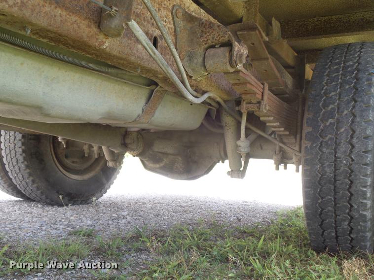 image for item K7557 1996 Ford F350 XL flatbed pickup truck