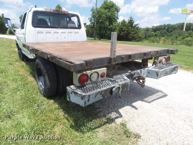 image for item K7557 1996 Ford F350 XL flatbed pickup truck