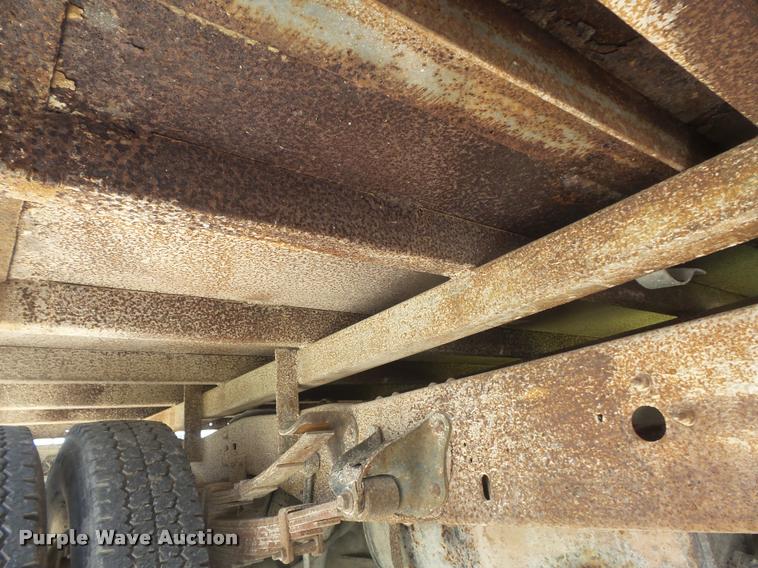 image for item K7557 1996 Ford F350 XL flatbed pickup truck