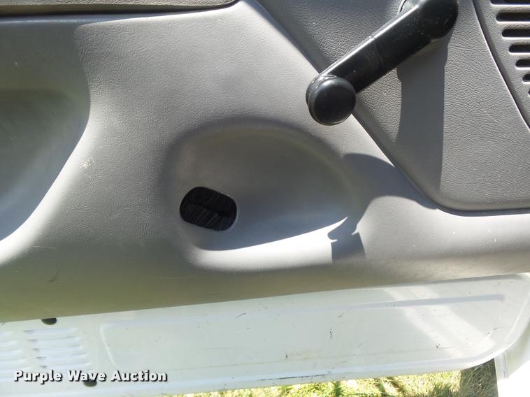 image for item K7557 1996 Ford F350 XL flatbed pickup truck