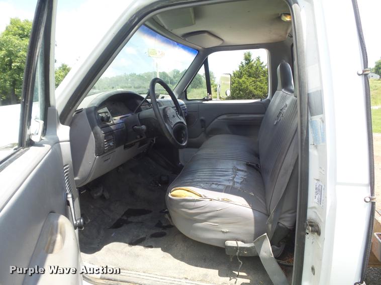 image for item K7557 1996 Ford F350 XL flatbed pickup truck