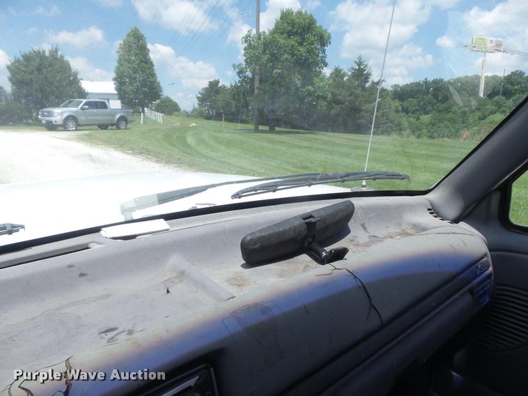 image for item K7557 1996 Ford F350 XL flatbed pickup truck