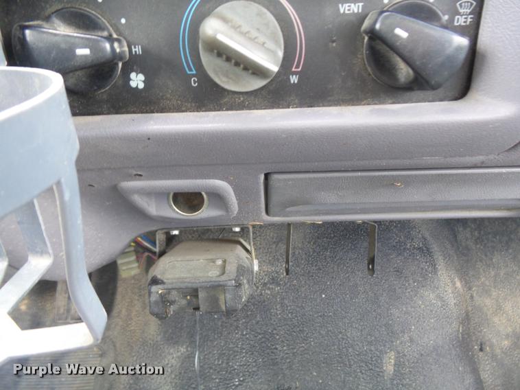 image for item K7557 1996 Ford F350 XL flatbed pickup truck