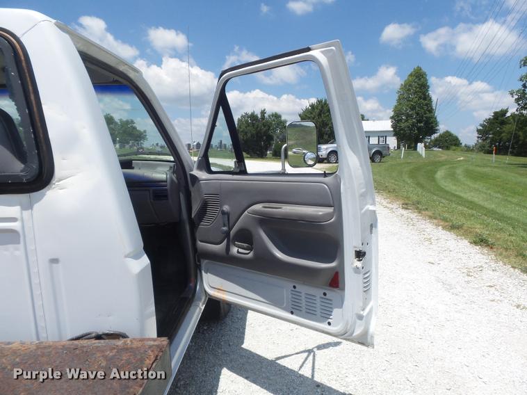 image for item K7557 1996 Ford F350 XL flatbed pickup truck