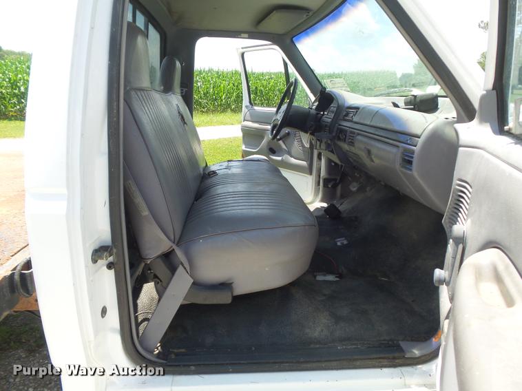 image for item K7557 1996 Ford F350 XL flatbed pickup truck